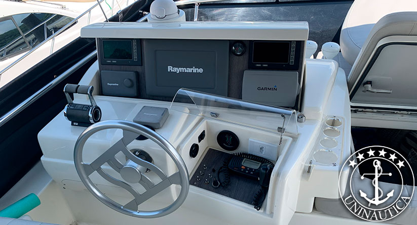 Lancha a venda Ferretti 600 com dois motores Man de 900 HP com apenas 550h de uso barco usado com retrofit barcos usados e seminovos