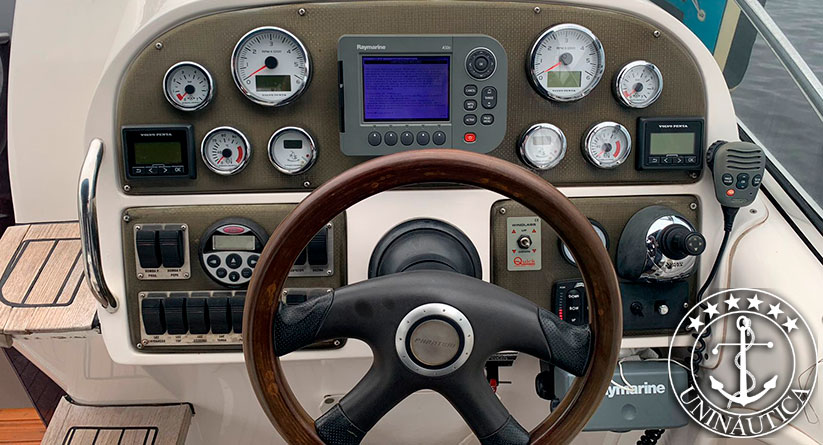 lancha a venda phantom 300 ano 2010 com dois Volvo D3 220HP com joystick barcos usados e seminovos